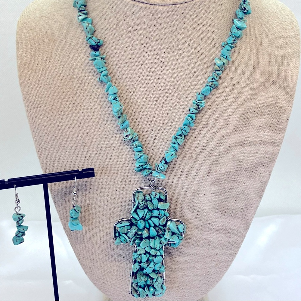 17’ Turquoise Stone & Silver Tone Cross Wire Wrapped Necklace & Earrings